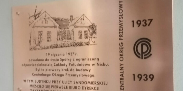 Nisko: Odsłonięto tablicę pamiątkową na pierwszej siedzibie Zakładów Południowych