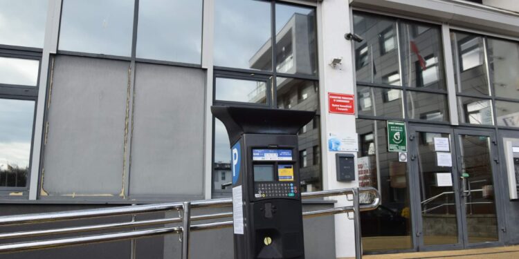 Sandomierz: Parkometry zamiast parkingowych.