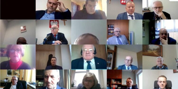 Mielec: Burzliwie i gorąco na sesji powiatowej