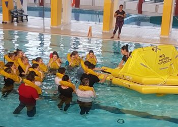 Tarnobrzeg. Uczniowie „Prymasówki” szkolili się w wodzie.