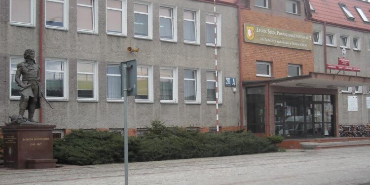 Stalowa Wola: Powiat chce zdobyć dofinansowanie na termomodernizację Budowlanki