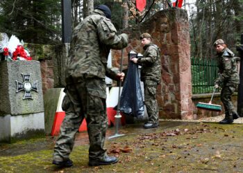 Sandomierz: „Światełko dla Bohatera z Armii Krajowej”.