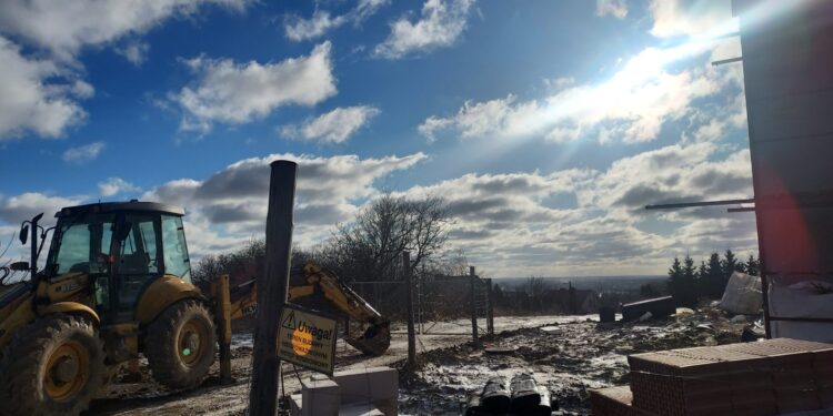 Sandomierz: Mieszkańcy Okrzei 10 apelują do miasta o budowę łącznika do ulicy Patkowskiego.