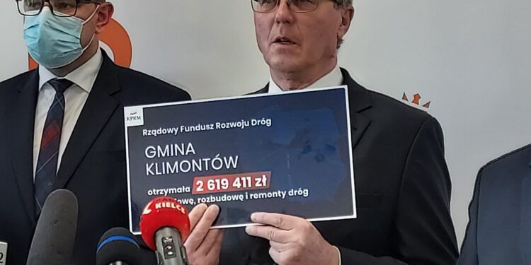 Klimontów: Kolejne drogi dzięki środkom rządowym.