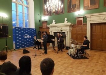 Tarnobrzeg. W murach zamku wybrzmiała muzyka z energią.