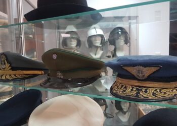 Koprzywnica: 'Hełmy, czapki i mundury w dziejach armii świata’.