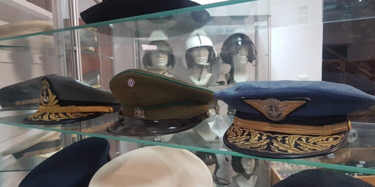 Koprzywnica: 'Hełmy, czapki i mundury w dziejach armii świata’.