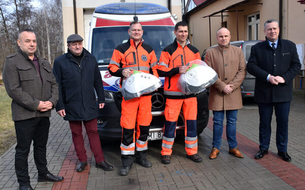 Gorzyce. Przekazali sprzęt do dezynfekcji karatek