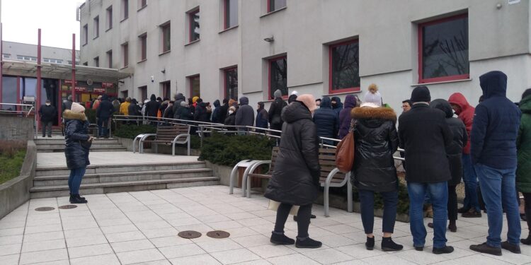 Mielec:  A za czym kolejka ta stoi ?