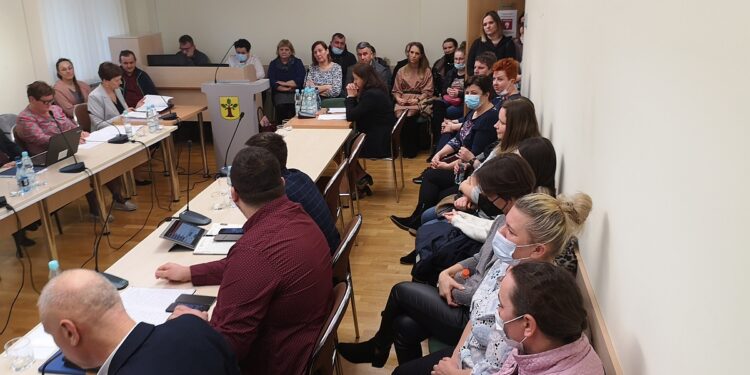 Nowa Dęba. Trzy podstawówki przeznaczone do likwidacji