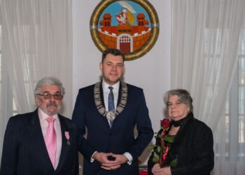 Sandomierz: Medale za 50-lecie pożycia małżeńskiego dla kolejnych par.