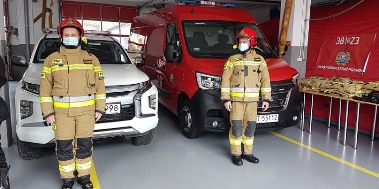 Tarnobrzeg. Strażacy mają nowe auta i sprzęt ratowniczy.