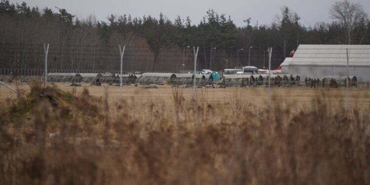 Mielec:  Trwa budowanie bazy na mieleckim lotnisku.