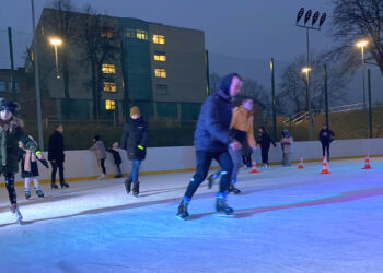 Opatów: Sukces sztucznego lodowiska.