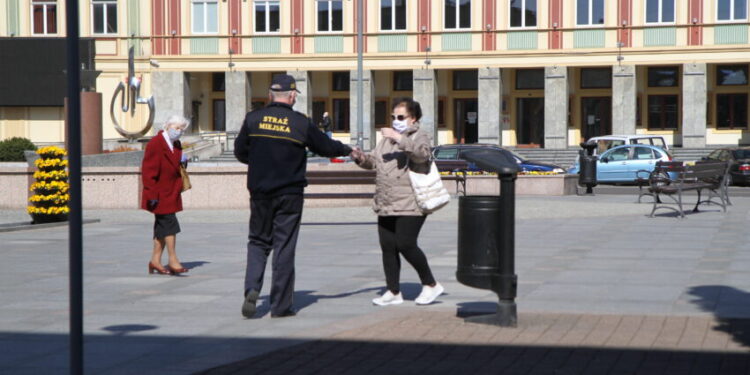 Mielec: Akcja dystrybucji bezpłatnych maseczek