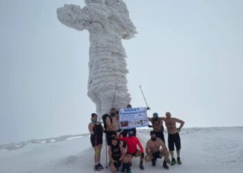 Tarnobrzeg. Weszli w szortach na Tarnicę