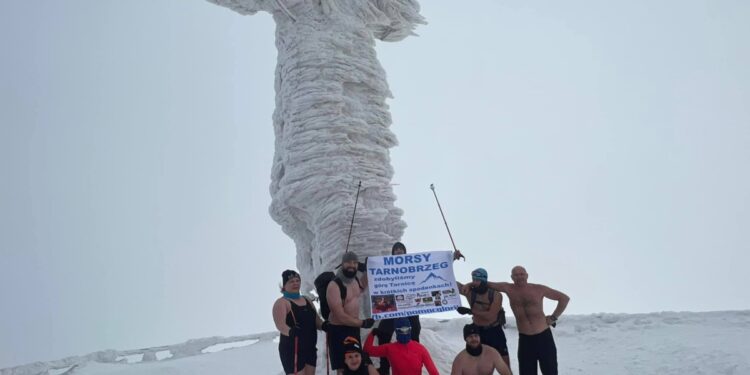 Tarnobrzeg. Weszli w szortach na Tarnicę