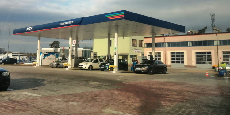 Stalowa Wola: Stacje paliw z kolejkami i wyższymi cenami paliwa