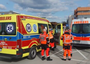 Sandomierz: Sandomierscy ratownicy PCK trzeci dzień pomagają na granicy.