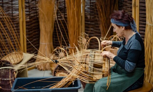Rudnik nad Sanem: 150 lat wikliniarstwa i starania o wpis na listę UNESCO