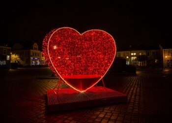 Tarnobrzeg. Serce na placu z okazji walentynek.