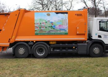 Mielec:  Edukacyjnie na śmieciarkach