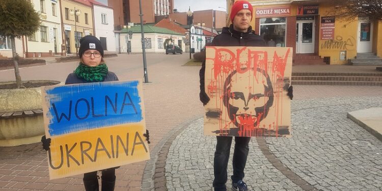 Tarnobrzeg. Protestowali przeciwko wojnie.