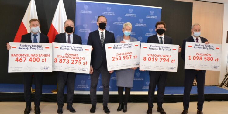 Stalowa Wola: 14 milionów złotych dla samorządów powiatu stalowowolskiego z Funduszu Rozwoju Dróg.