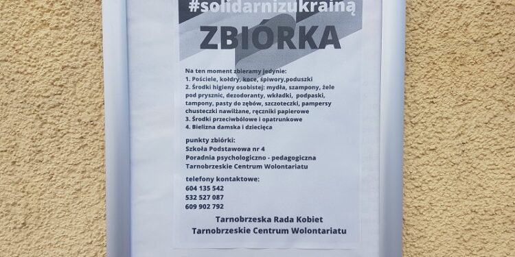 Tarnobrzeg. Zbiórka trwa. Mieszkańcy się spisują.