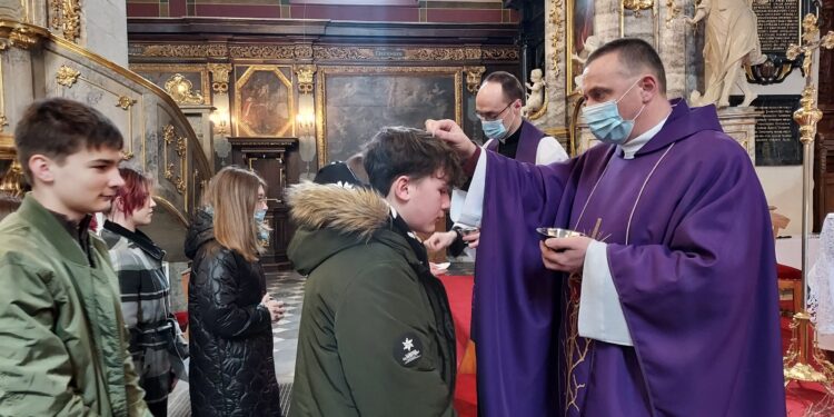 Sandomierz: Post, modlitwa i jałmużna wielkopostna dziś dla Ukrainy.