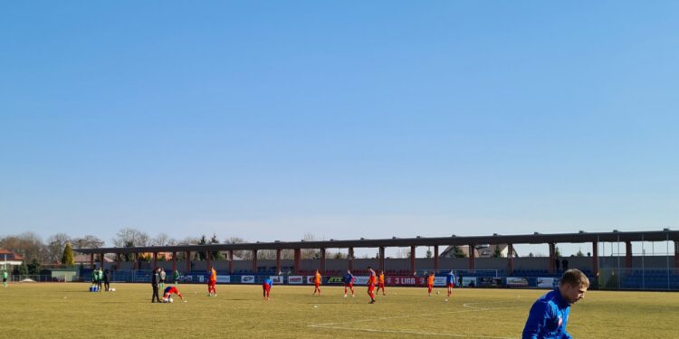 Sandomierz: Trwa piłkarskie derby.
