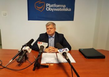 Tarnobrzeg. O spalarni śmieci, podwyżkach pensji i tytule honorowego obywatela miasta na konferencji szefa PO.