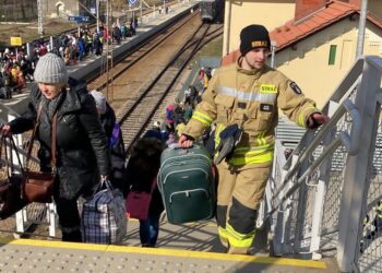 Tarnobrzeg. Strażacy pomagają uchodźcom.