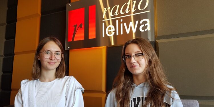 Tarnobrzeg. Młodzież z „Hetmana” odwiedza osoby starsze. Korzyść obopólna.