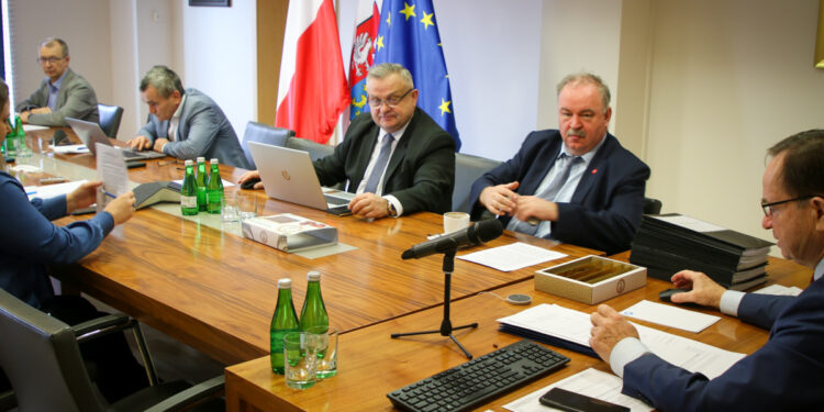 Region:  FEP w drodze do Komisji Europejskiej