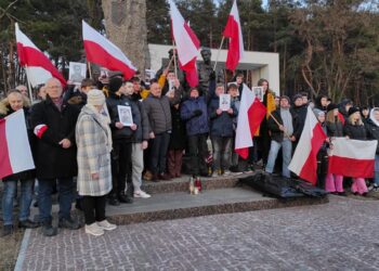 Mielec:  Uczcili z flagą w ręce…