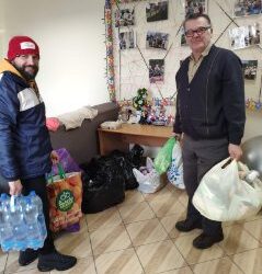 Zawichost: Kolejny dzień zbiórki dla dzieci i młodzieży z Ukrainy, którą prowadzi MOW i PCK.