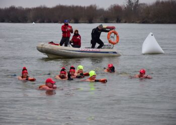 Tarnobrzeg. Morsy przepłynęły Wisłę