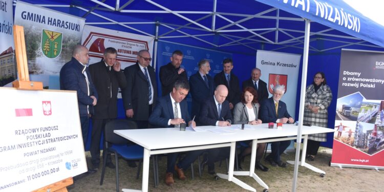 Krzeszów: Umowa na przebudowę drogi 1069r podpisana