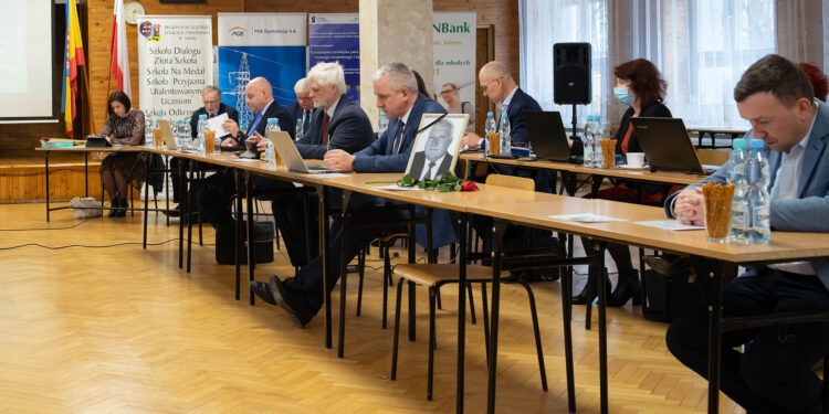 Nisko: Radni powiatowi podnieśli wynagrodzenie zawodowym rodzinom zastępczym