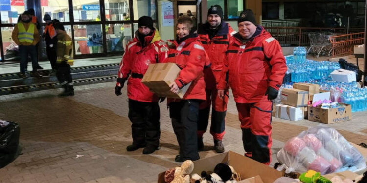 Stalowa Wola: Strażacy zaangażowani w pomoc uchodźcom z Ukrainy