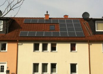 Tarnobrzeg. Podpisują umowy na montaż instalacji OZE.