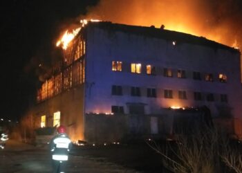 Tarnobrzeg. Spłonęła hala  w strefie.