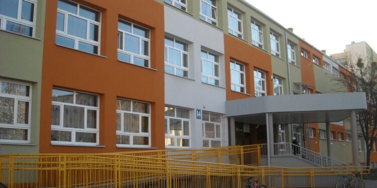 Stalowa Wola: Ma powstać projekt likwidacji barier architektonicznych w PSP nr7 i PSP nr4