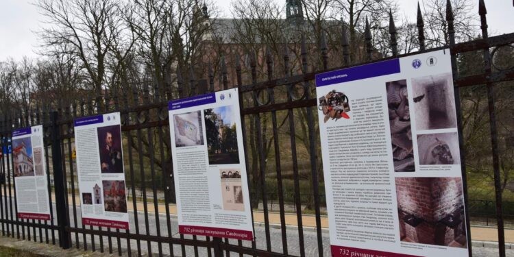 Sandomierz: Otwarcie wystawy plenerowej w języku ukraińskim „Sandomierz od średniowiecza do współczesności”.