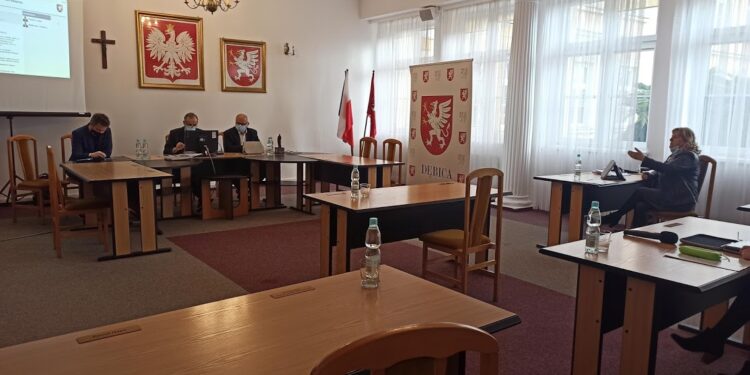 Dębica: Samorządy łączą siły, by wspólnie pomagać uchodźcom