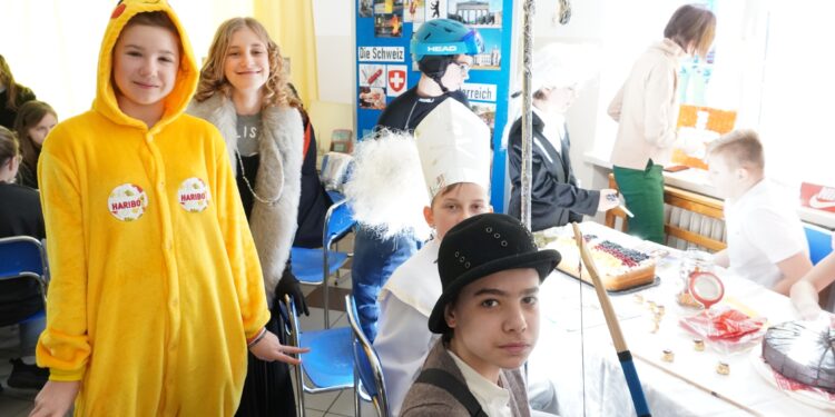 Stalowa Wola: Wyprawa do Hiszpanii i Dzień Języków w szkole społecznej