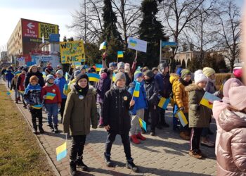 Tarnobrzeg. Chcą pokoju. Uczniowie „Małego Księcia” protestowali przeciwko wojnie.