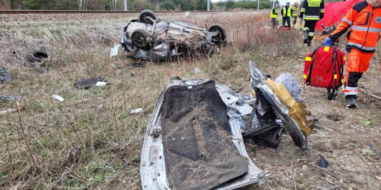 Nowa Dęba. Tragedia na przejeździe kolejowym