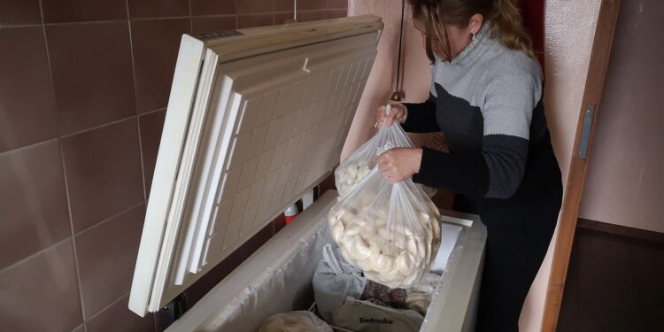 Tarnobrzeg. Wielkanocny kiermasz przy kościele Św. Barbary